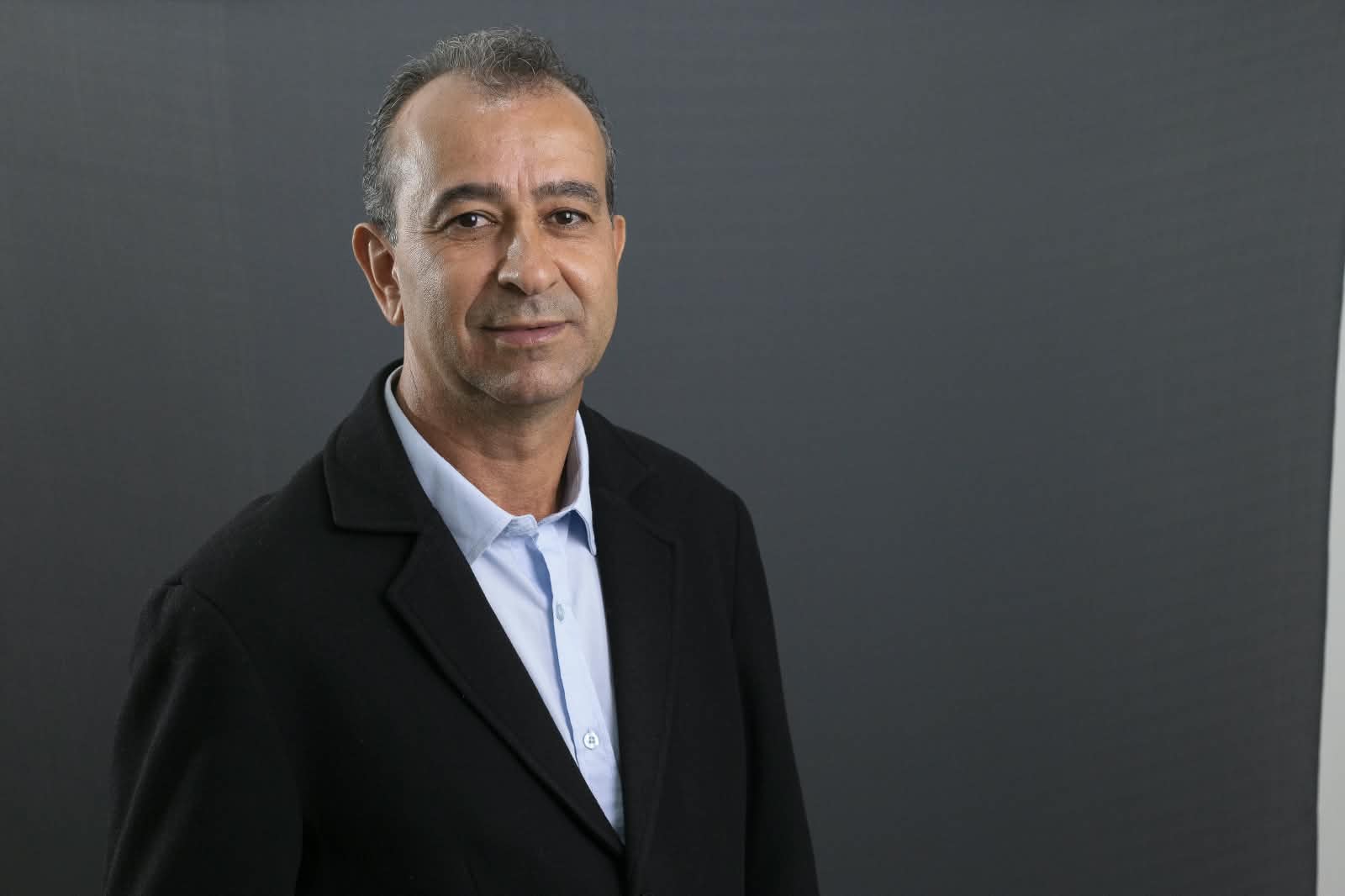 José Neves em retrato formal de paletó escuro
